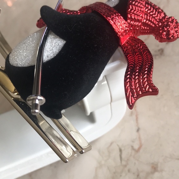 Bath and Bodywork’s Wallflowers fragrance plug in penguin skiing light holiday - Picture 4 of 10